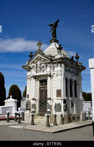 Verzierten Grab im städtischen Friedhof, Punta Arenas, Patagonien, Chile Stockfoto
