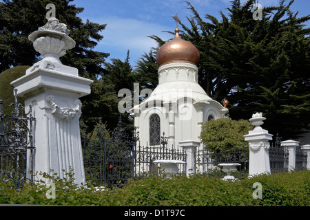 Braun Familienmausoleum in städtischen Friedhof, Punta Arenas, Patagonien, Chile Stockfoto