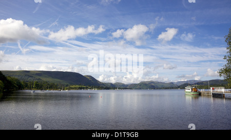 Eine Ansicht des Ullswater vom Pier in der Nähe von Pooley Brücke im englischen Lake District. Stockfoto