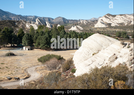 Mormon Felsen und Ranger-Station im Cajon-Pass, San Bernardino County, Kalifornien, USA Stockfoto