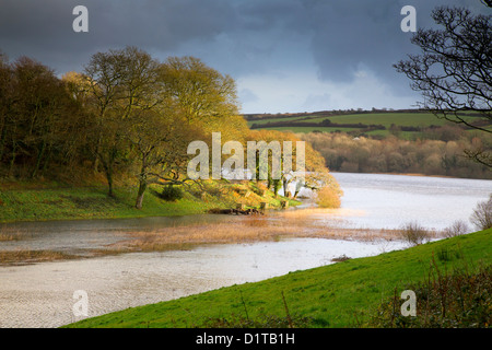 Loe Pool; Hochwasser-Bedingungen; Penrose; Cornwall; VEREINIGTES KÖNIGREICH; Winter Stockfoto