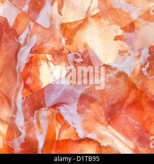 Essen-Hintergrund aus geschnittenen Schinken Prosciutto di Parma hautnah Stockfoto