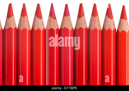 rote Stifte isoliert auf weißem Hintergrund oder Farbe Buntstifte Stockfoto