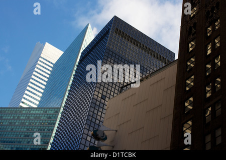 Bürogebäude der verschiedensten Stile in Midtown Manhattan, New York, NY, USA. Stockfoto