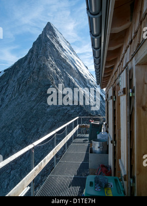 Ein Blick von der Mittellegi-Hütte am Eiger Stockfoto