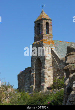 Eine alte mittelalterliche englische Kirche auf der Heiligen Insel Lindisfarne Stockfoto