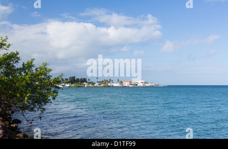 Häuser vom Straßenrand in Florida Keys von Route 1 Overseas Highway Stockfoto