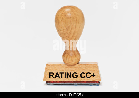 Detail-Foto von einem Stempel mit der Aufschrift Rating CC plus, Hintergrund weiß Stockfoto