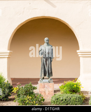 Statue, Pater Junipero Serra bei Mission Santa Ines in California Strasse Stockfoto