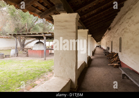 Langen Gehweg an der Mission La Purisima Auffassung im California State Park in Lompoc Stockfoto