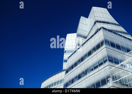 Detail der IAC/InterActiveCorp Gebäude in Chelsea, entworfen von dem Architekten Frank Gehry, New York City. Stockfoto