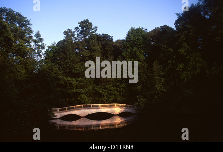 Sham Brücke tausend Pfund Teich im Garten des Kenwood House Hampstead Heath North London England UK Stockfoto