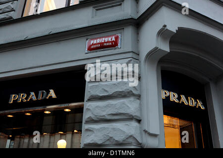 Prada, Mode in Parizska Straße Prag, Old Town, Tschechische Republik Stockfoto