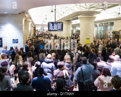 Menschenmengen, New Jersey Transit Area, Penn Station, NYC 2012 Stockfoto