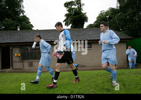 Gretna FC 2008-Fußball-Spieler nehmen zum Feld Kelso zu spielen. Stockfoto