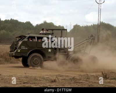 Der Pacific M26 Dragon Wagon, ein militärischer Wrackwagen, der in der Kriegs- und Friedensshow vorgestellt wurde, wird für Bergungsoperationen und Schlachtfeldunterstützung eingesetzt und dient zum Ziehen großer Militärfahrzeuge und -Ausrüstung. Stockfoto