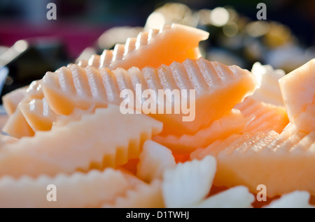 geschälte und geschnittene Reife aromatische Melone Stockfoto