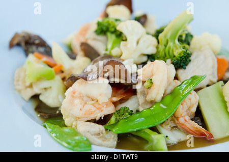 Garnelen gebraten mit Austern Sauce und Gemüse mischen Stockfoto