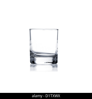 Leeren Whiskeyglas isoliert auf weißem Hintergrund Stockfoto