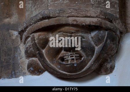 Geschnitzte Gesicht in der Holy Trinity Church, Hinton in Hecken, Northamptonshire, England, UK Stockfoto