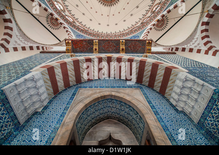 Die Rustem Pasha Moschee ist eine Osmanische Moschee im Stadtteil Tahtakale Eminonu Bezirk. Istanbul, Türkei Stockfoto