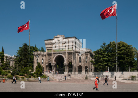 Haupteingang der Universität Istanbul am Beyazit-Platz in Istanbul, Türkei Stockfoto