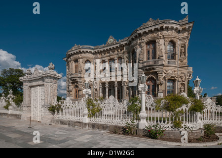 Kucuksu Palast oder Kucuksu Pavillon am Bosporus, Istanbul, Türkei Stockfoto