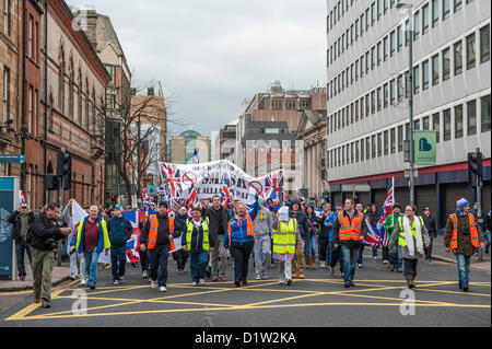 Samstag, 5. Januar 2013, Belfast, Nordirland, Vereinigtes Königreich. Loyalisten besuchen Belfast City Hall Flagge Protest. Alamy Live-Nachrichten. Stockfoto