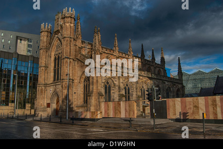 Stehen Sie die prächtige St. Andrews Cathedral stolz auf Clyde Street in Glasgow. Stockfoto