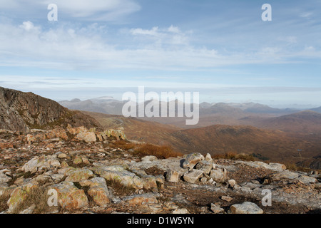 Blick nach Norden in Richtung Ben Nevis, der Mamores und grau Hochgebirgsflora aus Buachaille Etive Mor Stockfoto