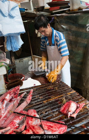 Fischhändler auf Gage Straßenmarkt in Central, Hongkong, China Stockfoto