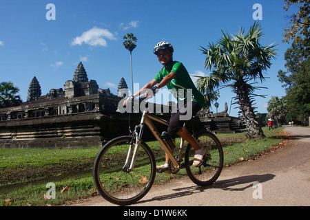 Angkor-Radtour mit Grasshopper Adventures. Stockfoto