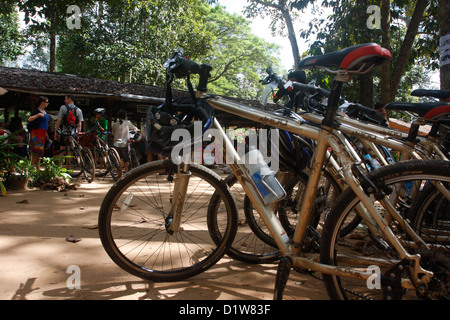 Angkor-Radtour mit Grasshopper Adventures. Stockfoto