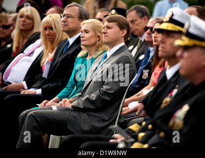 6. Januar 2013 teilnehmen - Yorba Linda, Kalifornien, USA - TRICIA NIXON COX, ihrem Mann EDWARD F. COX und Sohn Christopher Nixon Cox Centennial Geburtstagsfeier Richard Nixon. (Kredit-Bild: © Brian Cahn/ZUMAPRESS.com) Stockfoto
