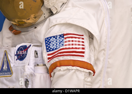 NASA Astronaut Raumanzug mit amerikanische Flagge Arm Patch Kennedy Space Center Visitor Center, Florida Stockfoto