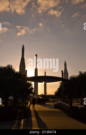 Rocket Garden Sonnenuntergang Silhouette Kennedy Space Center Visitor Center, Florida Stockfoto