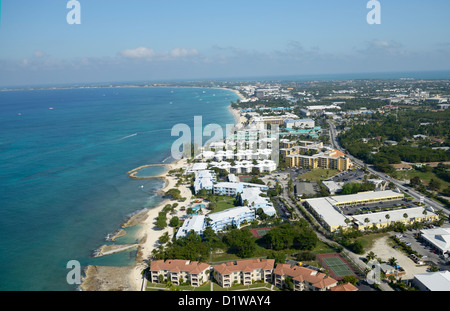Sieben Meile Strand von Grand Cayman, Blick nach Norden, aus der Luft Stockfoto