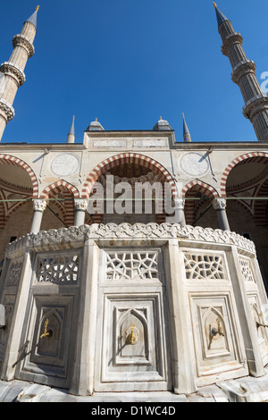 Waschungen Springbrunnen im Innenhof, Moschee von Sultan Selim, Edirne, Türkei Stockfoto