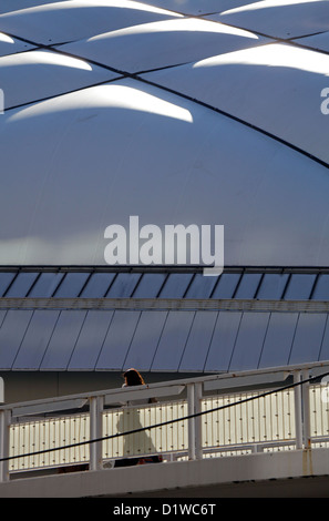 Tokyo Dome-Baseball-Stadion und eine Fußgängerbrücke Bunkyo Tokio Japan Stockfoto