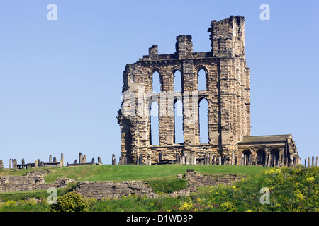 Tynemouth Burg und Kloster auf der Küste North East England war einst eines der größten Gebiete in England befestigt. Stockfoto