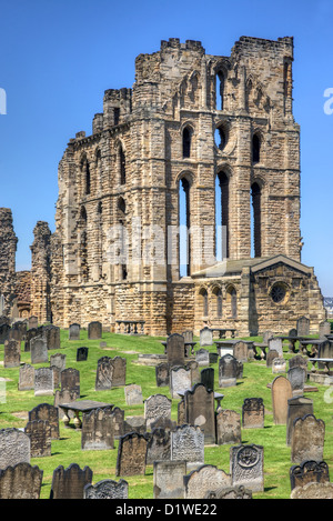 Tynemouth Burg und Kloster auf der Küste North East England war einst eines der größten Gebiete in England befestigt. Stockfoto