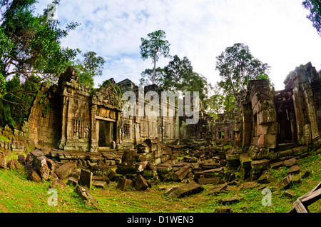 Preah Khan Tempel mit den umliegenden Grünflächen, Ankor Wat, Kambodscha Stockfoto