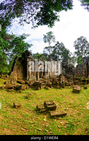 Preah Khan Tempel mit den umliegenden Grünflächen, Ankor Wat, Kambodscha Stockfoto