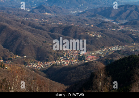 Panoramablick über Borgosesia, Provinz Vercelli, Piemont Stockfoto