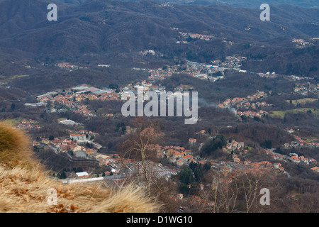 Panoramablick über Borgosesia, Provinz Vercelli, Piemont Stockfoto