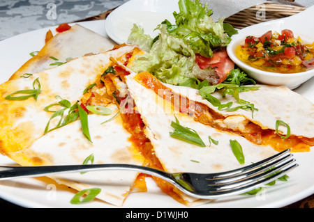 Mexikanisches Essen Restaurant auf einem weißen Teller Stockfoto