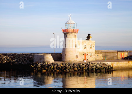 Irlands Auge, Howth, Leuchtturm, Leuchtturm, Angeln, Hafen, Hafen, Dublin, Irland, Ozean, irische See, Insel, Pier, Gehweg, Stockfoto