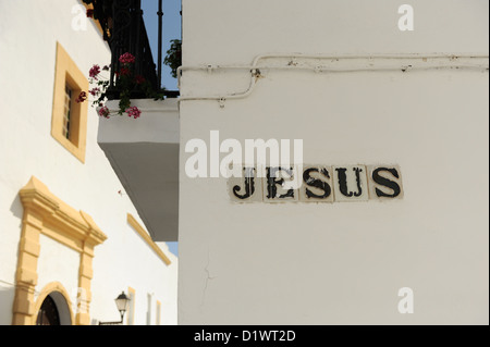 Jesus - Straßennamen in Vejer De La Frontera, eines der Pueblos Blancos oder weißen Dörfer von Andalusien, Spanien Stockfoto