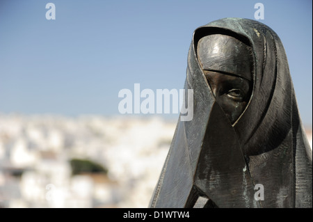 Statue einer Frau in Vejer De La Frontera, eines der Pueblos Blancos oder weißen Dörfer von Andalusien, Spanien Stockfoto