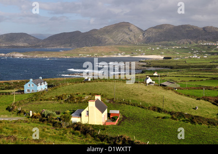 Ansicht von Allihies Slieve Miskish Mountains im Hintergrund, Beara Halbinsel, West Cork, Irland Stockfoto